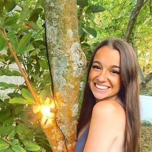 Meet your Posher, Caroline